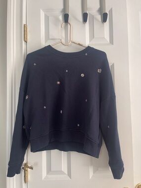 Navy Crewneck Sweatshirt with flower embroidery
